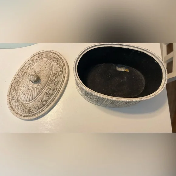 Beautiful Storage Container - Picture 6 of 15